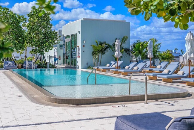 Building Photo - 9201 E Bay Harbor Dr