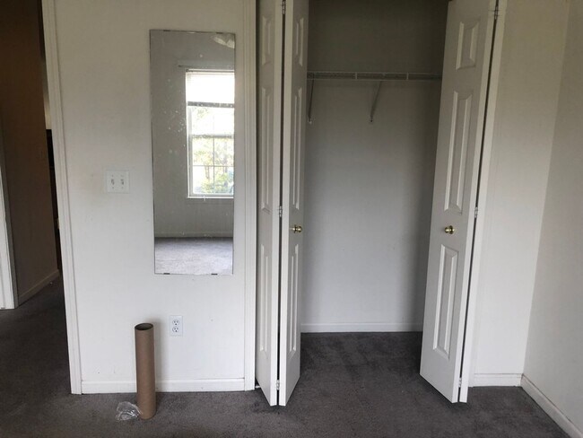 Building Photo - 3 Bedroom Condo