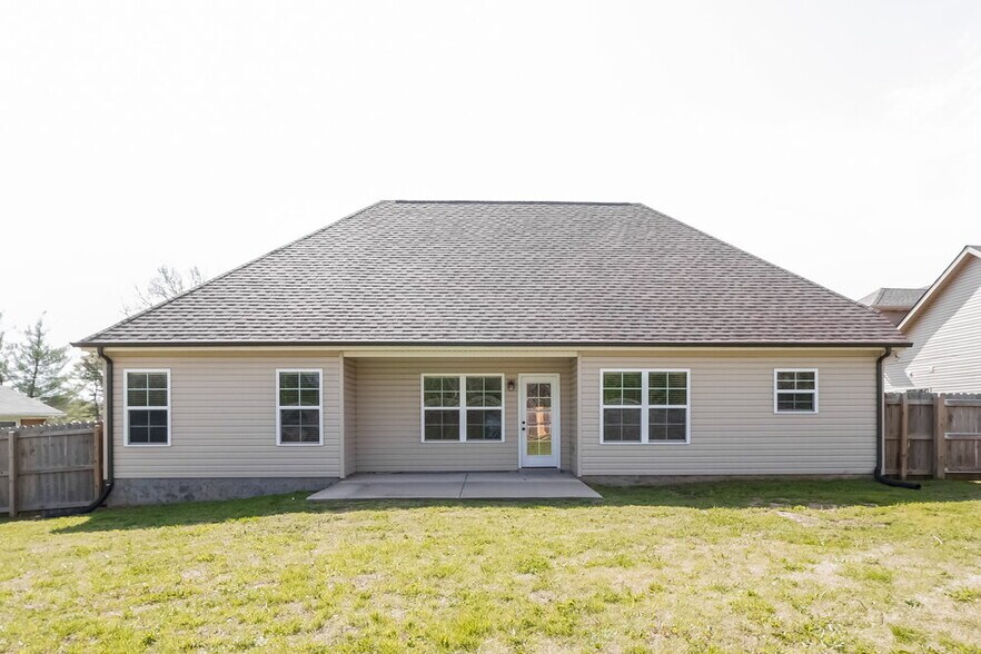 Building Photo - 8427 Manor Farm Dr