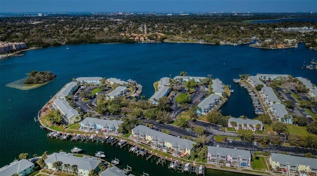 Building Photo - 5196 Beach Dr SE