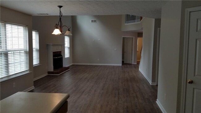 Building Photo - 3652 Roxfield Dr NE