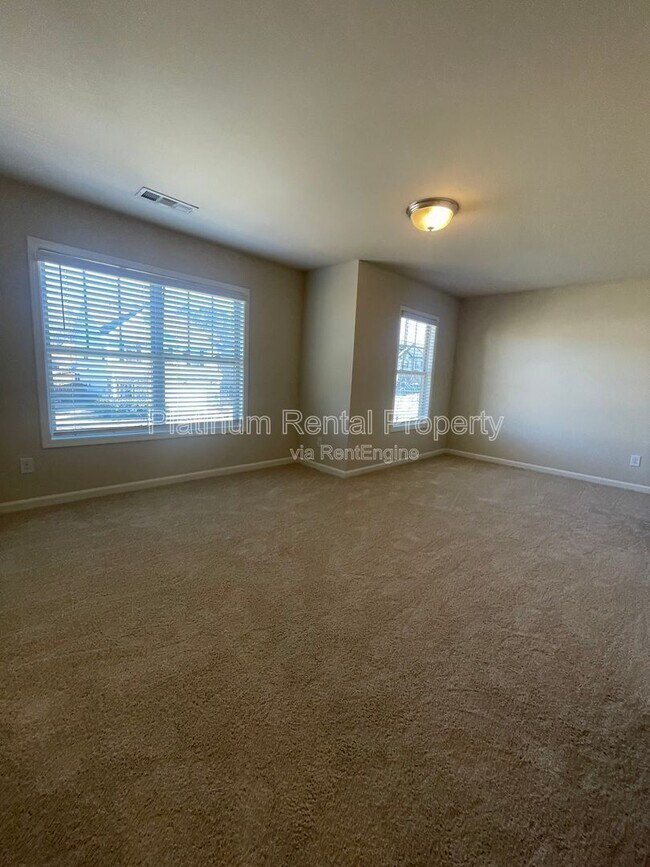 Building Photo - 4425 Huron Dr