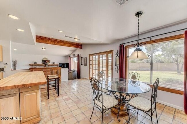 Building Photo - 137 E Fremont Dr