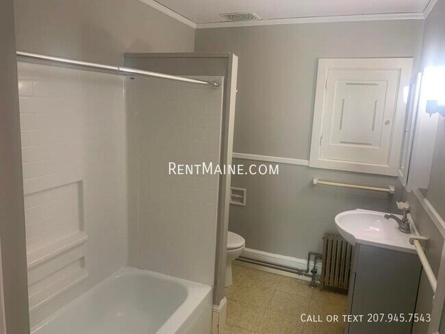 Building Photo - 13 Hudson St