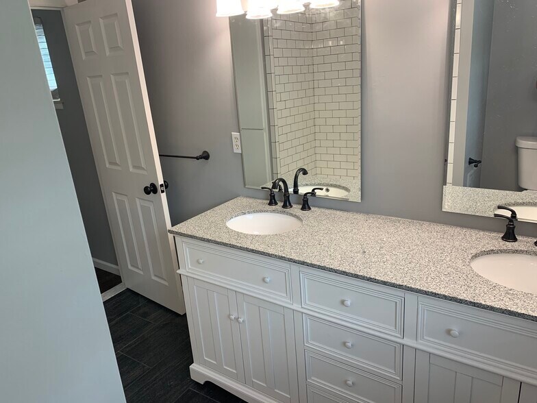 Building Photo - 38321 Foxcroft Blvd