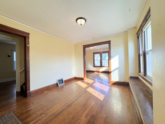 Building Photo - 1838 Holmes Ave