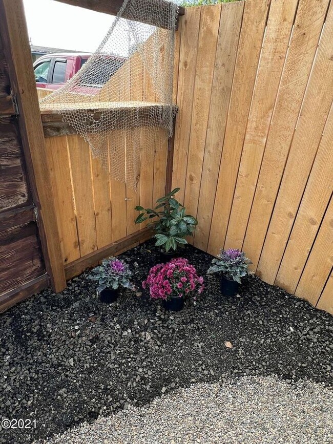 Building Photo - 1051/A/