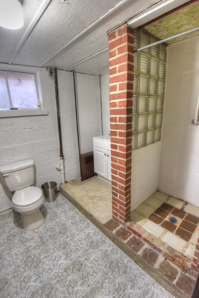 Building Photo - 2 Bedroom Home For Rent in Greensburg