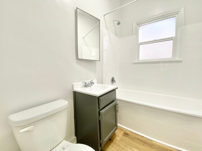 Building Photo - 454 S Catalina St