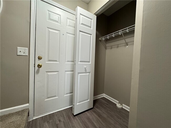 Building Photo - 749 Royal Sunset Dr