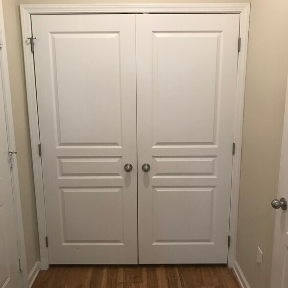 Laundry entrance - 8290 Gate Pkwy W