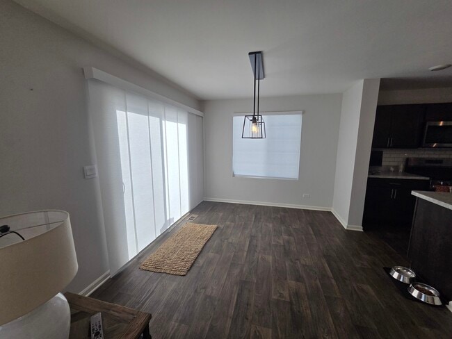 Building Photo - 719 Wellington Ln