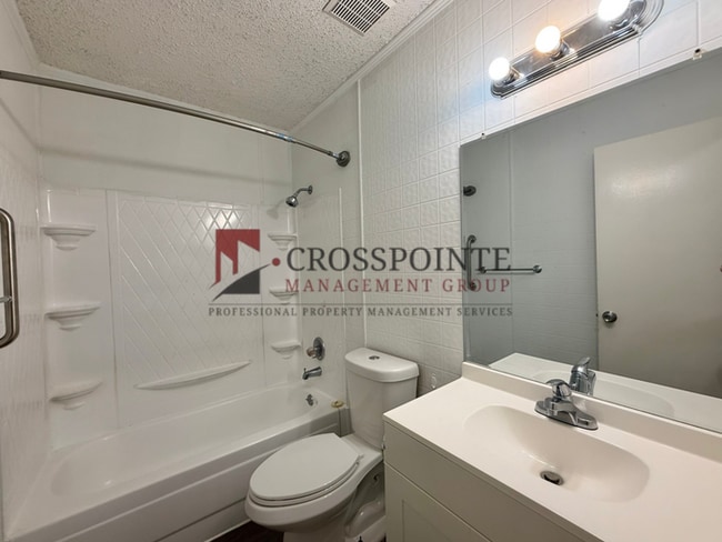 Building Photo - Almost Ready! 2 Bedroom, 1 Bathroom Duplex!