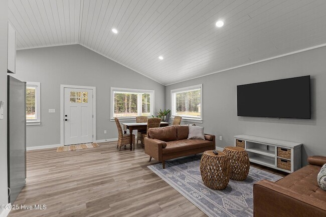 Building Photo - 163 Long Pond Lp