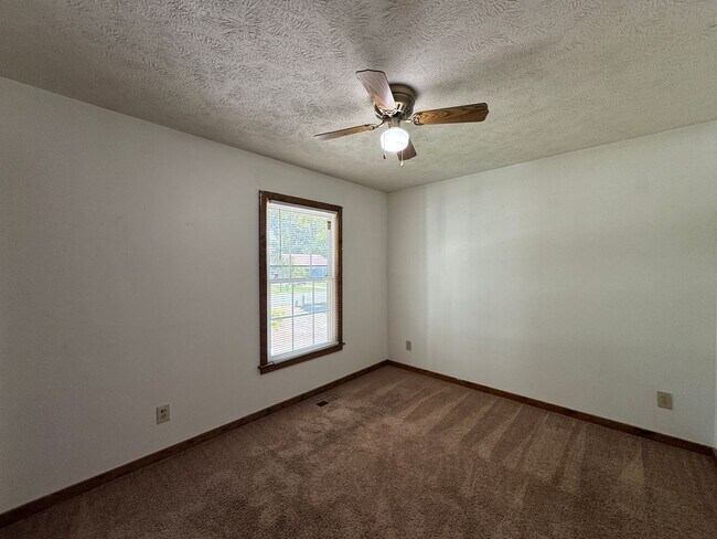Building Photo - Cute 3 Bedroom Ranch with Large Yard