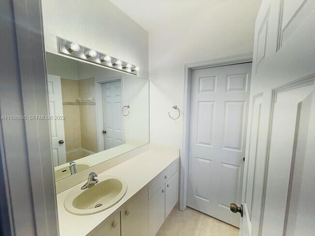 Building Photo - 903 N Santa Catalina Cir