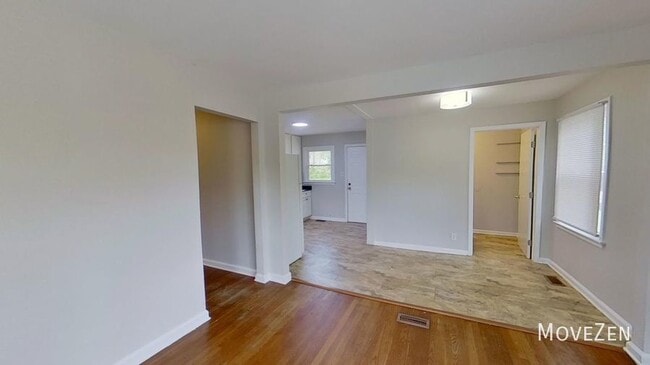 Building Photo - 1109 N King Charles Rd