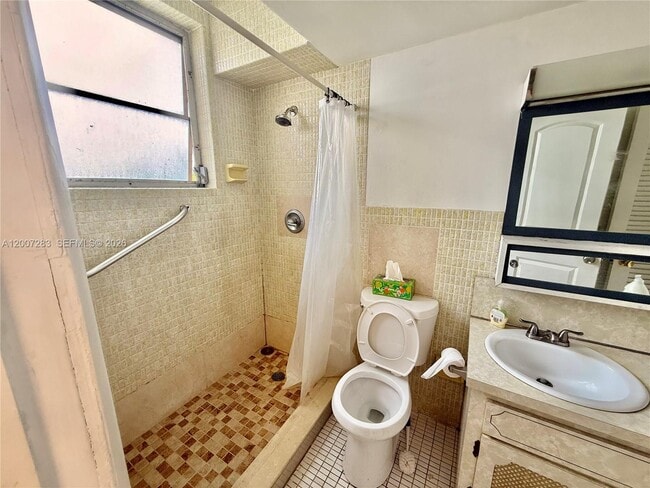 Building Photo - 1591 NE Miami Gardens Dr
