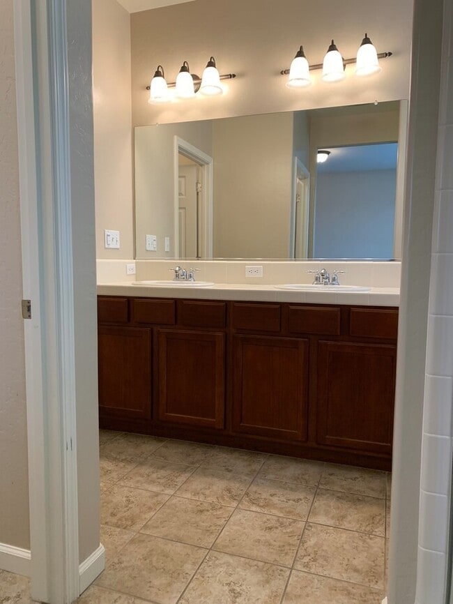 Building Photo - Beautiful home in the Villas at Bella Sera!