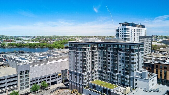 Building Photo - 375 Canal St