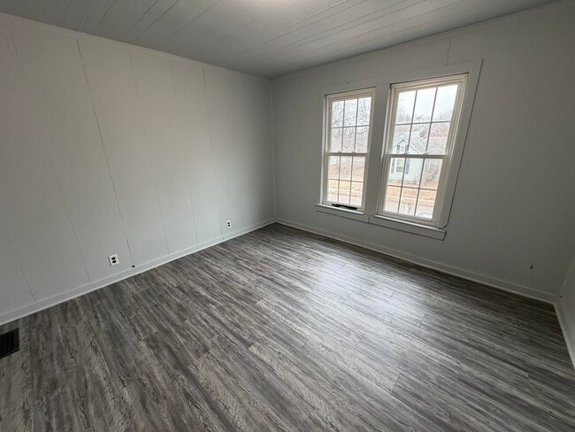 Building Photo - 730 Douglas-