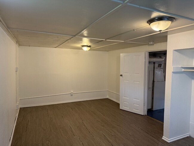 Building Photo - 3 Bedroom 1 Bathroom House
