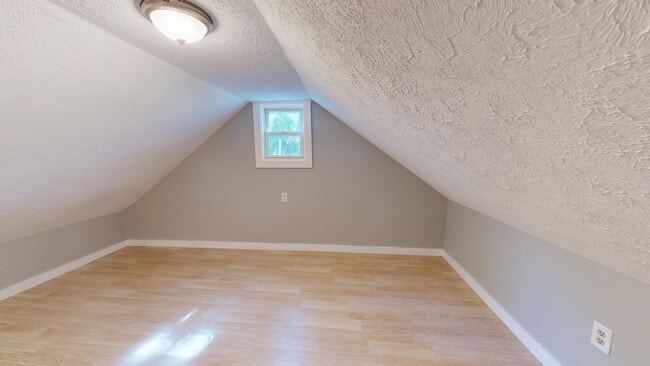 Building Photo - Clark/W.44 area: updated 3 bedroom/1 bath single family house.