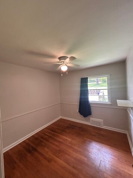 Bedroom 3 - 633 Clairmont Cir