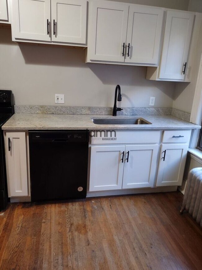 Building Photo - 2773 Hampshire-Unit 10