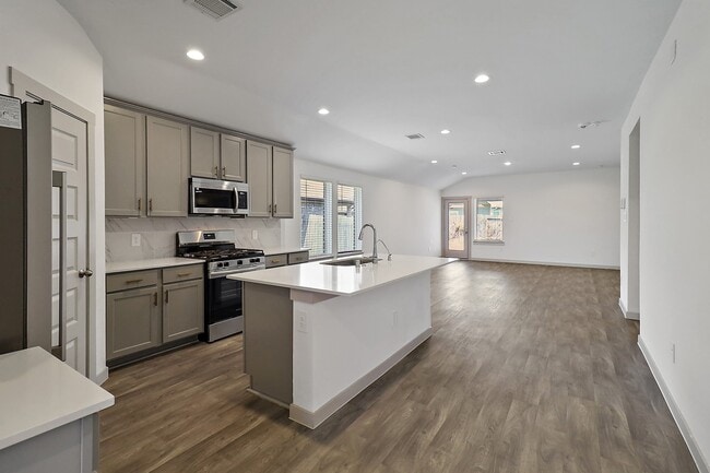 Building Photo - 14819 Cold Water Dr