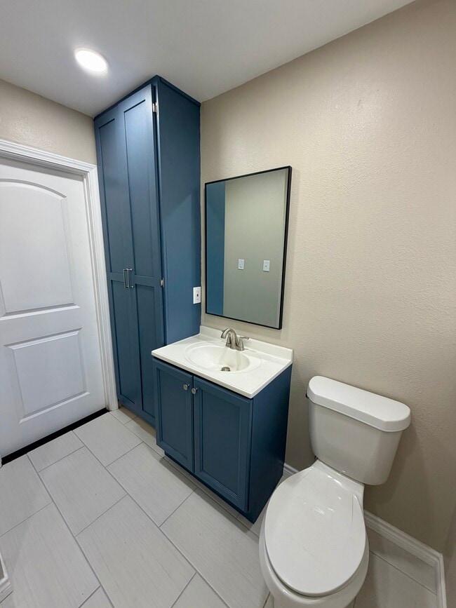 Building Photo - 3933 Harris Dr