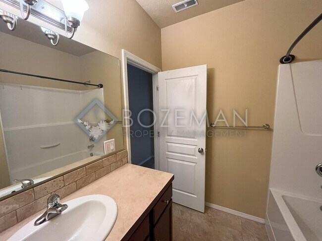 Building Photo - 270 Pond Lily Dr