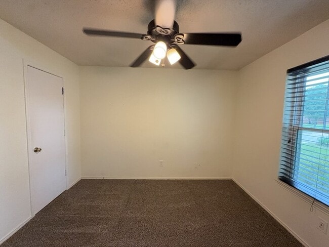 Building Photo - 6415 Elm Springs Dr