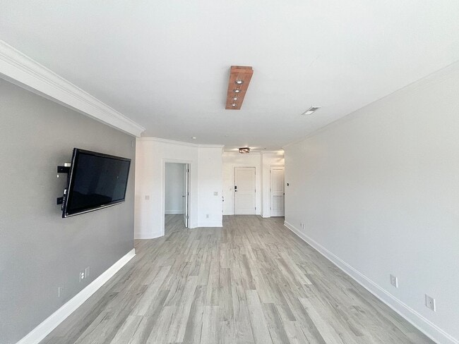 Building Photo - Mayfaire Townview 3rd floor 2BR unit with ...