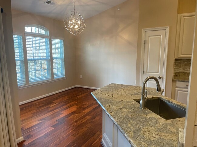 Building Photo - Updated 2  Bedroom, 2 Bath Condo  - Westwood Village at Charter Colony