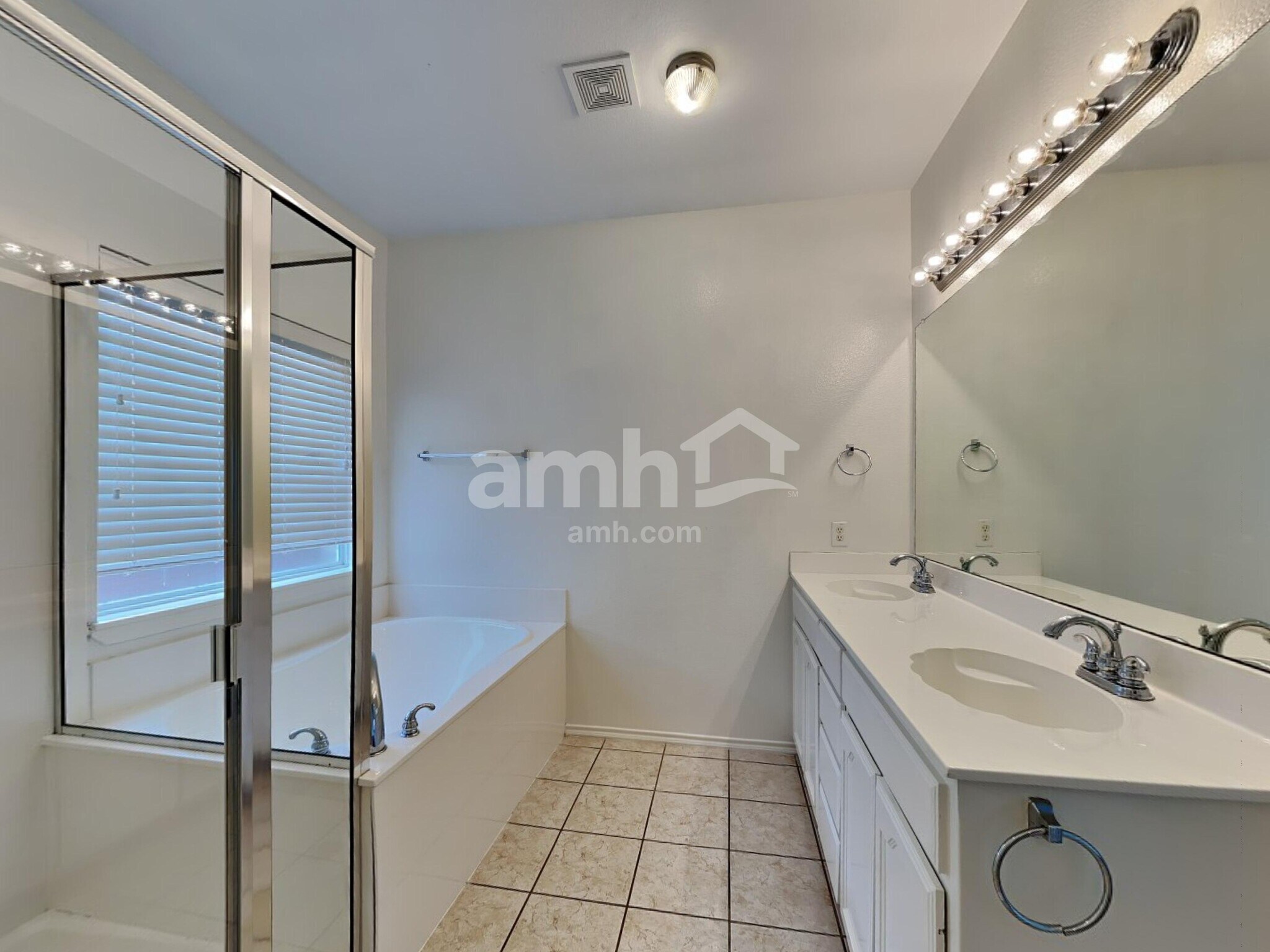 Building Photo - 1105 Skylark Dr