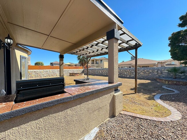 Building Photo - Northeast El Paso 4 Bed Refrig A/C w/Outdo...