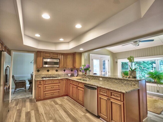 Building Photo - 4512 Woodlawn Lake Dr