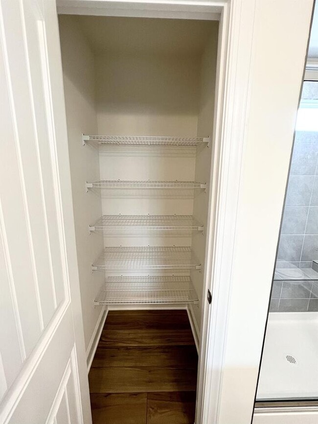 Building Photo - 324 Highview Dr