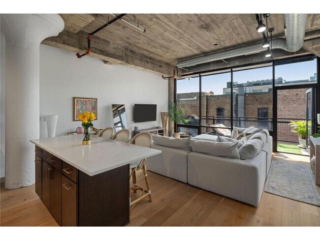 Primary Photo - 618 N Washington Ave