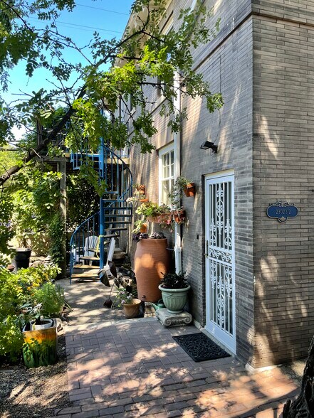 Building Photo - 2302 1/2 Blaisdell Ave