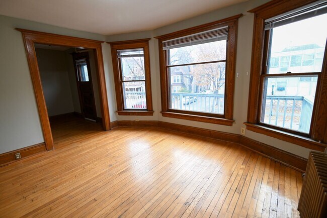 Building Photo - 405-407 W Main St - Duplex