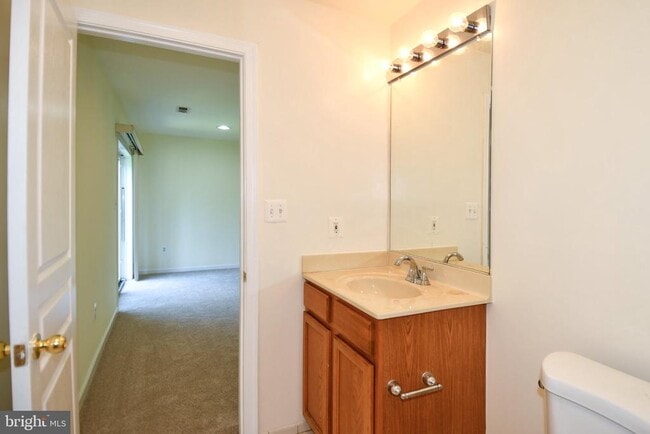 Building Photo - 8784 Lincoln St