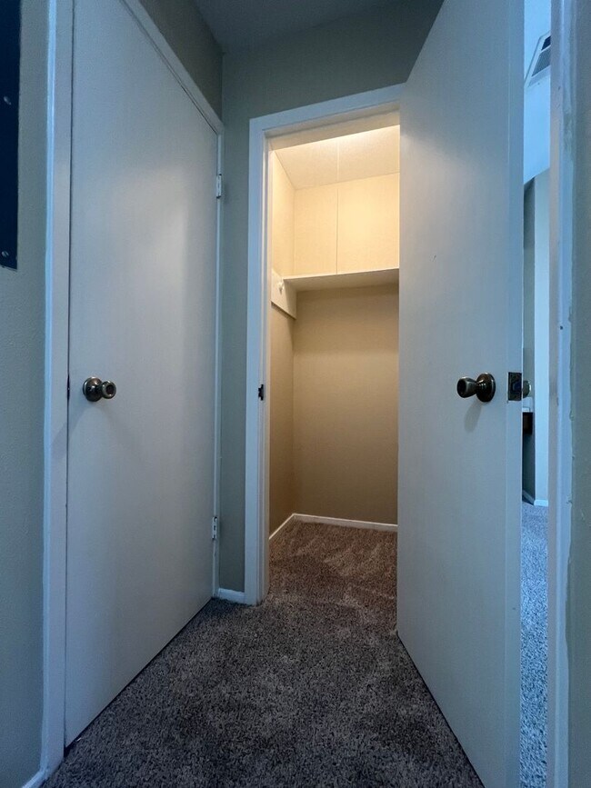 Building Photo - WEST CAMPUS - 2 BEDROOM - 2 BATHROOM  - AUGUST 2026 MOVE IN