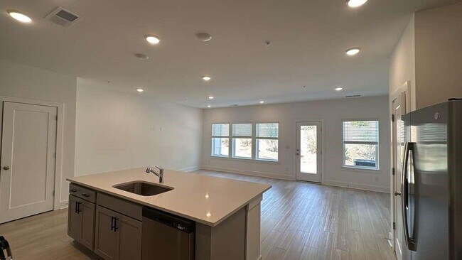 Building Photo - 183 Redbud Rd