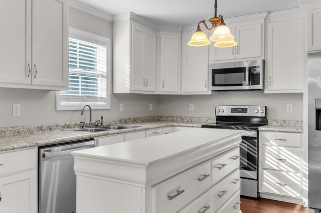 Building Photo - 1739 Eli Pl