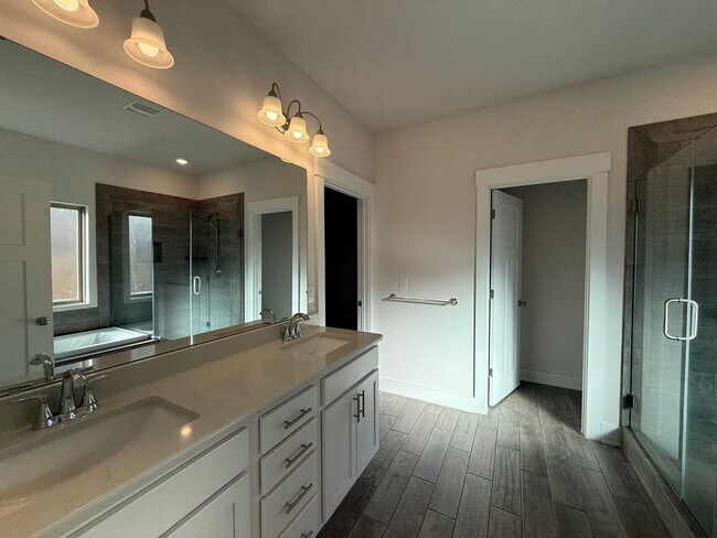 Building Photo - 6124 Cherry Hill Cir