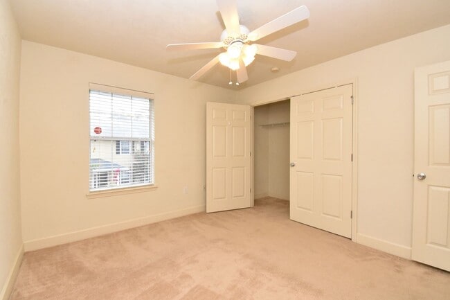 Building Photo - 2933 SW 35th Pl