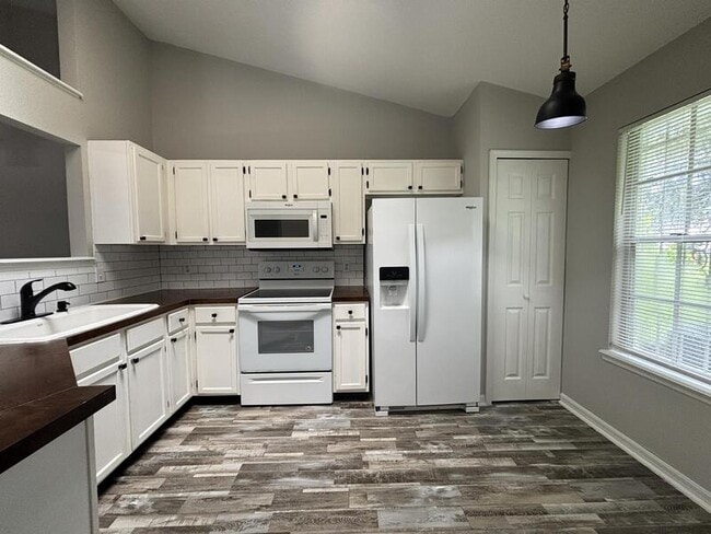 Building Photo - 9600 River Walk Ct