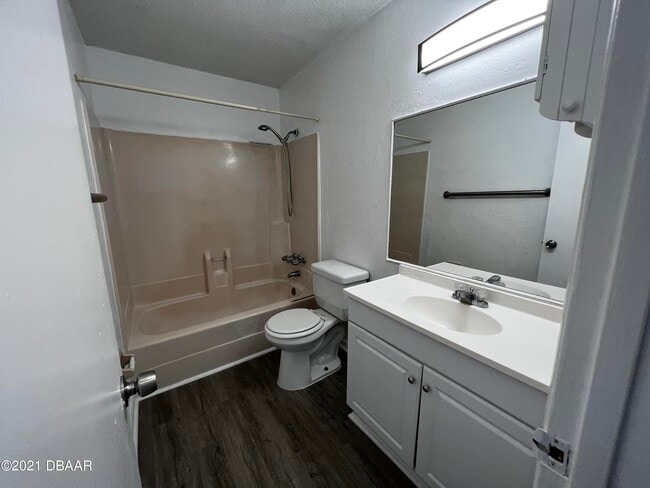 Building Photo - 300 Hopkins Ave